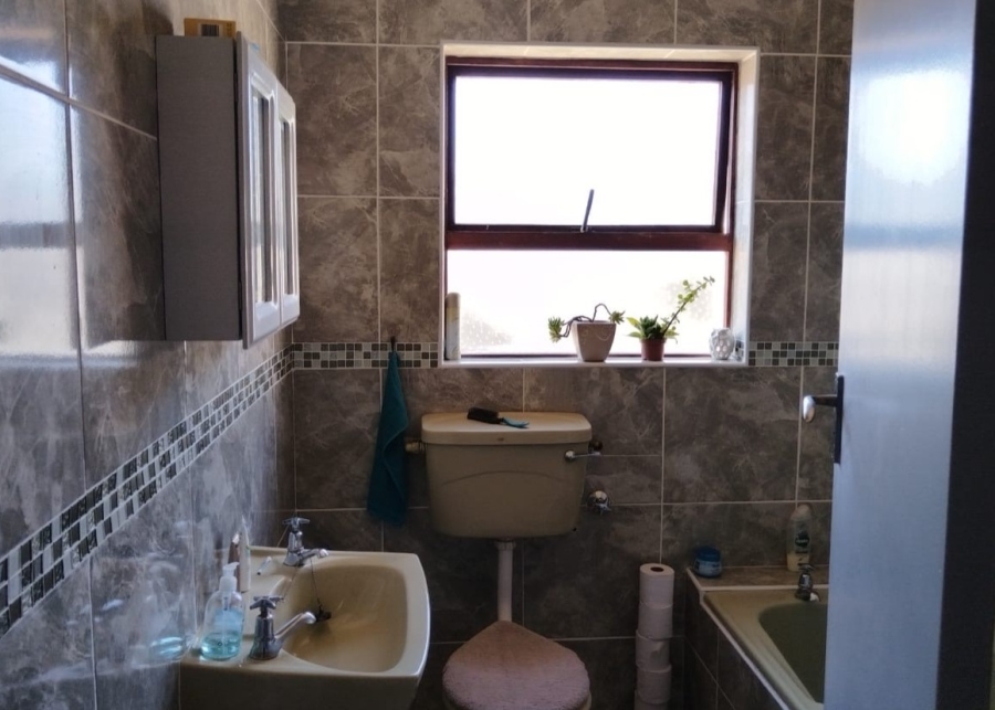 4 Bedroom Property for Sale in Bothasig Western Cape